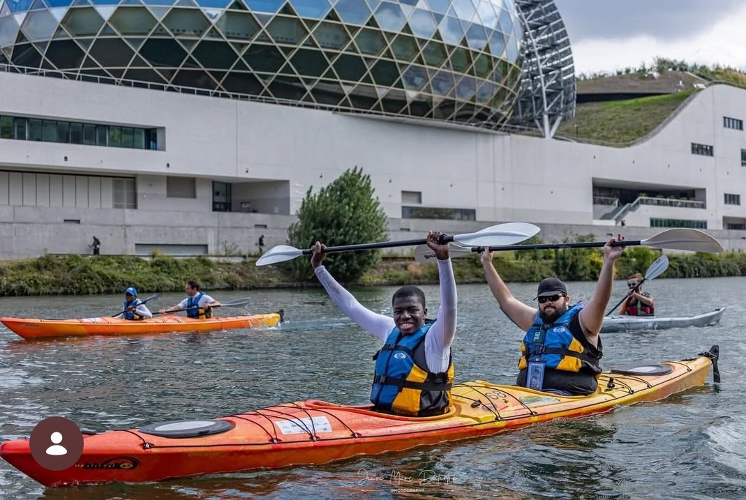 Les participants du projet des intrépides naviguant sur la Seine. # Sèvres, France, 15 septembre 2022 ©Jean-Marc Dutertre